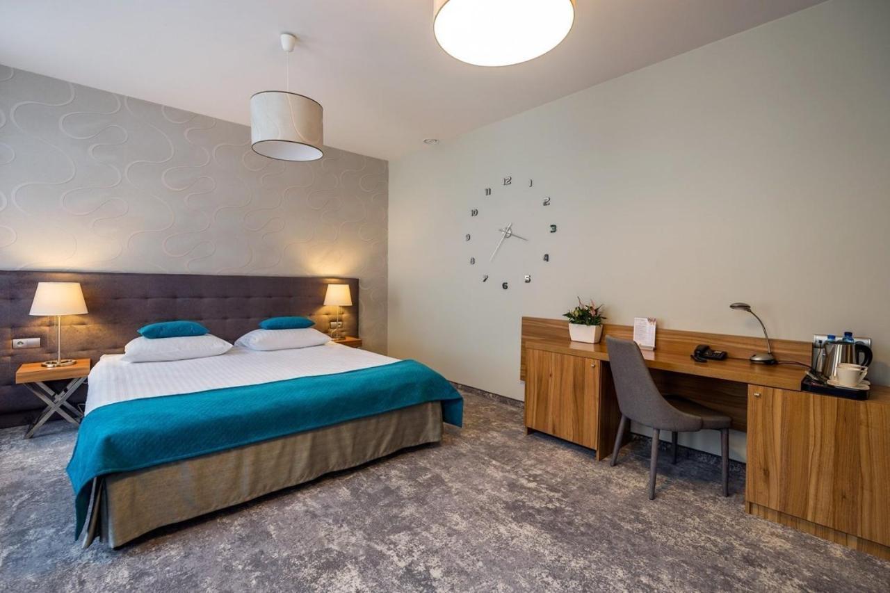 Tulip Hotels - Wroclaw Patio ภายนอก รูปภาพ