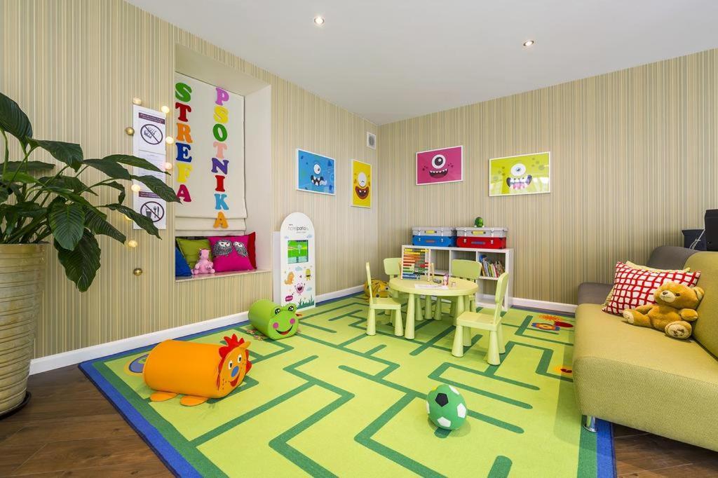 Tulip Hotels - Wroclaw Patio ภายนอก รูปภาพ