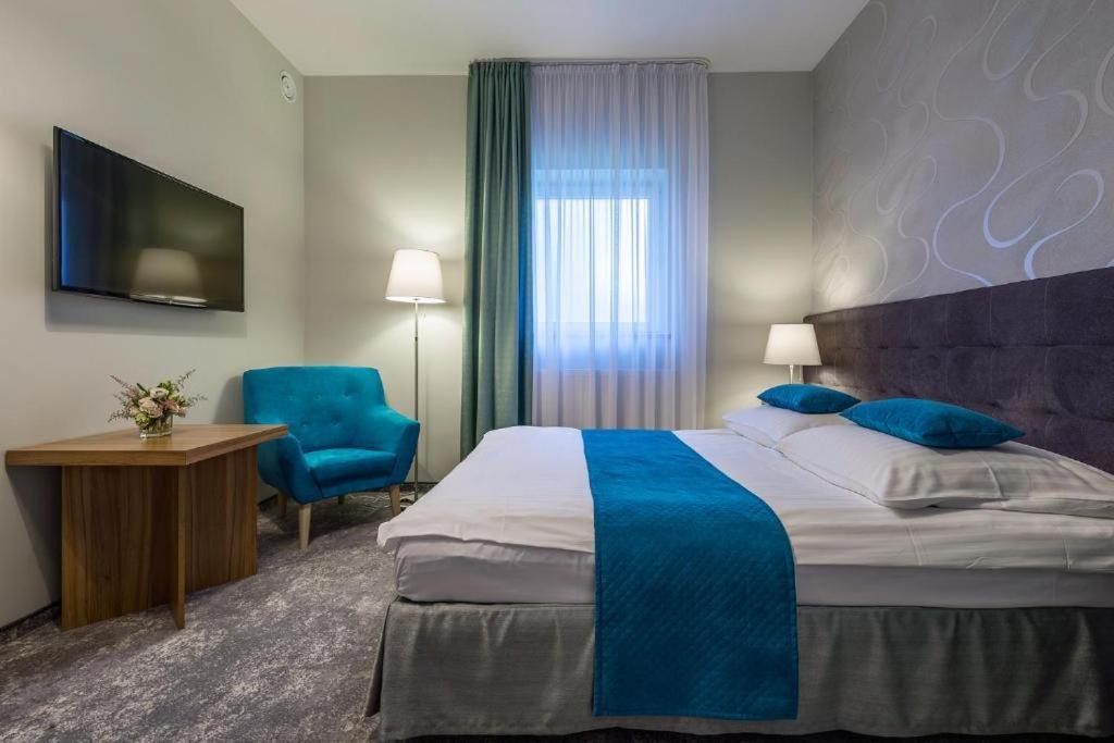 Tulip Hotels - Wroclaw Patio ภายนอก รูปภาพ