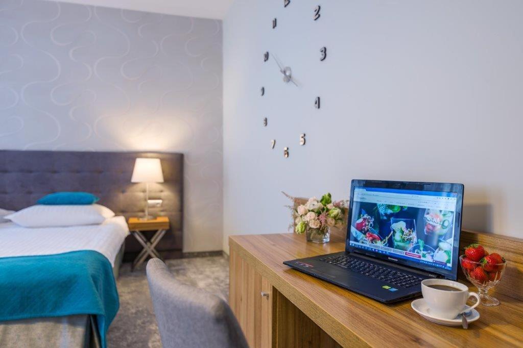 Tulip Hotels - Wroclaw Patio ภายนอก รูปภาพ