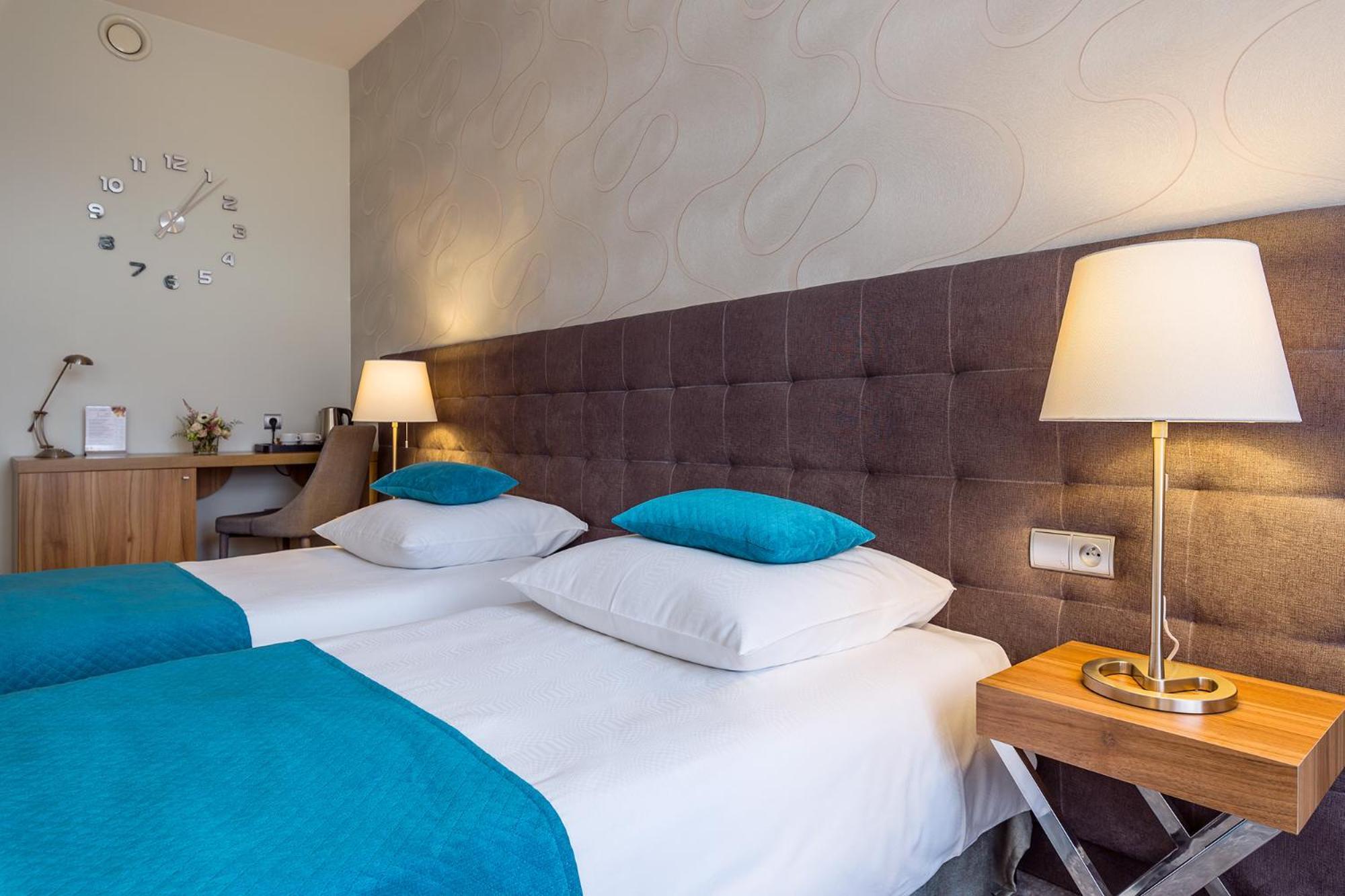 Tulip Hotels - Wroclaw Patio ภายนอก รูปภาพ