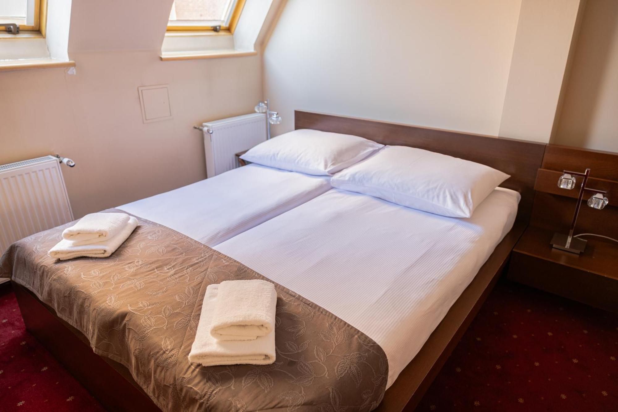 Tulip Hotels - Wroclaw Patio ภายนอก รูปภาพ