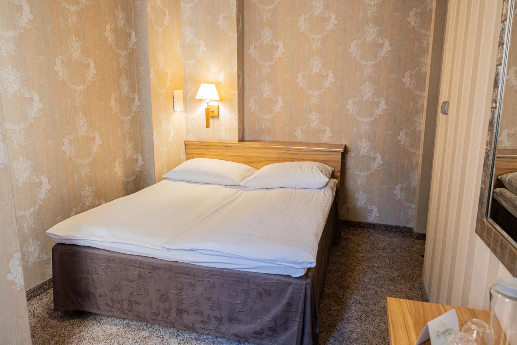 Tulip Hotels - Wroclaw Patio ภายนอก รูปภาพ