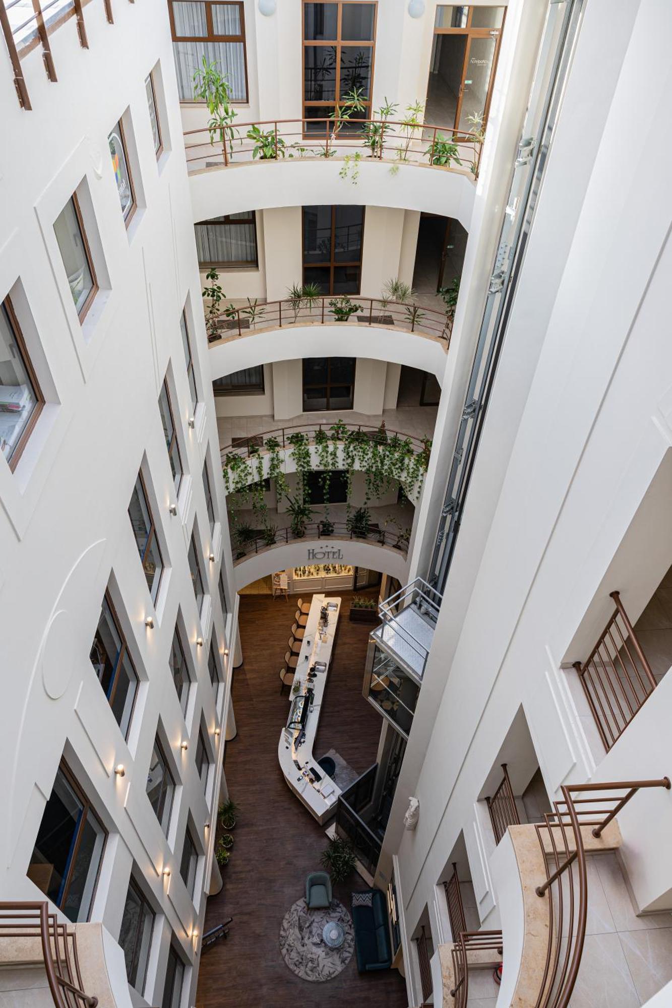 Tulip Hotels - Wroclaw Patio ภายนอก รูปภาพ