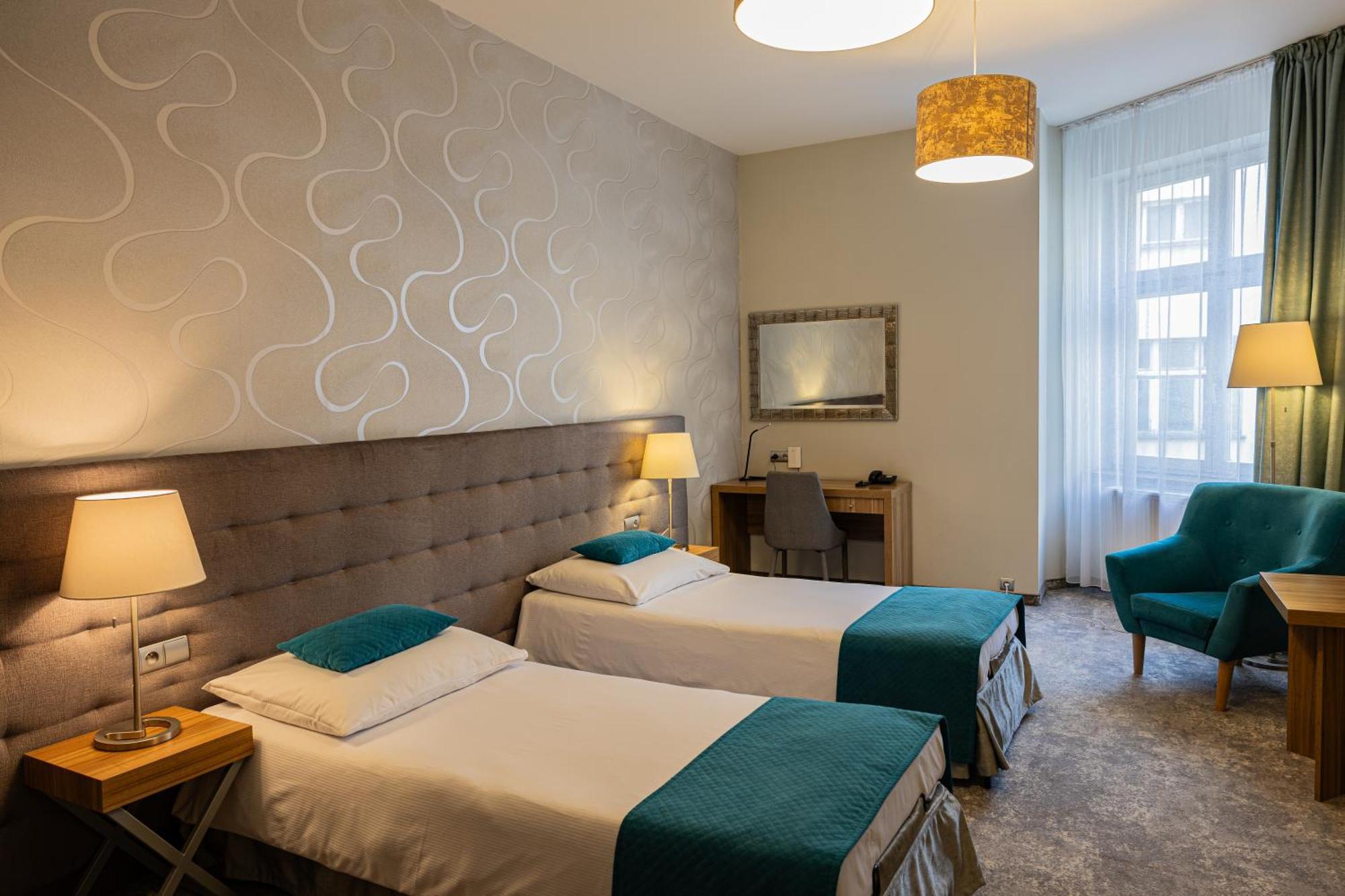 Tulip Hotels - Wroclaw Patio ภายนอก รูปภาพ