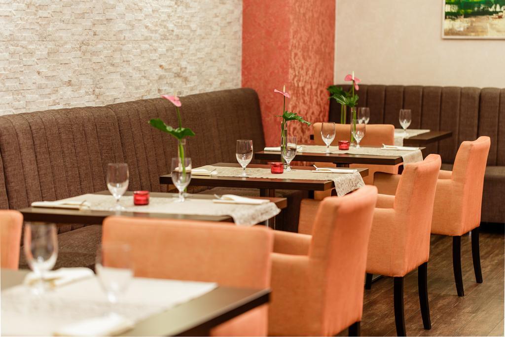 Tulip Hotels - Wroclaw Patio ภายนอก รูปภาพ