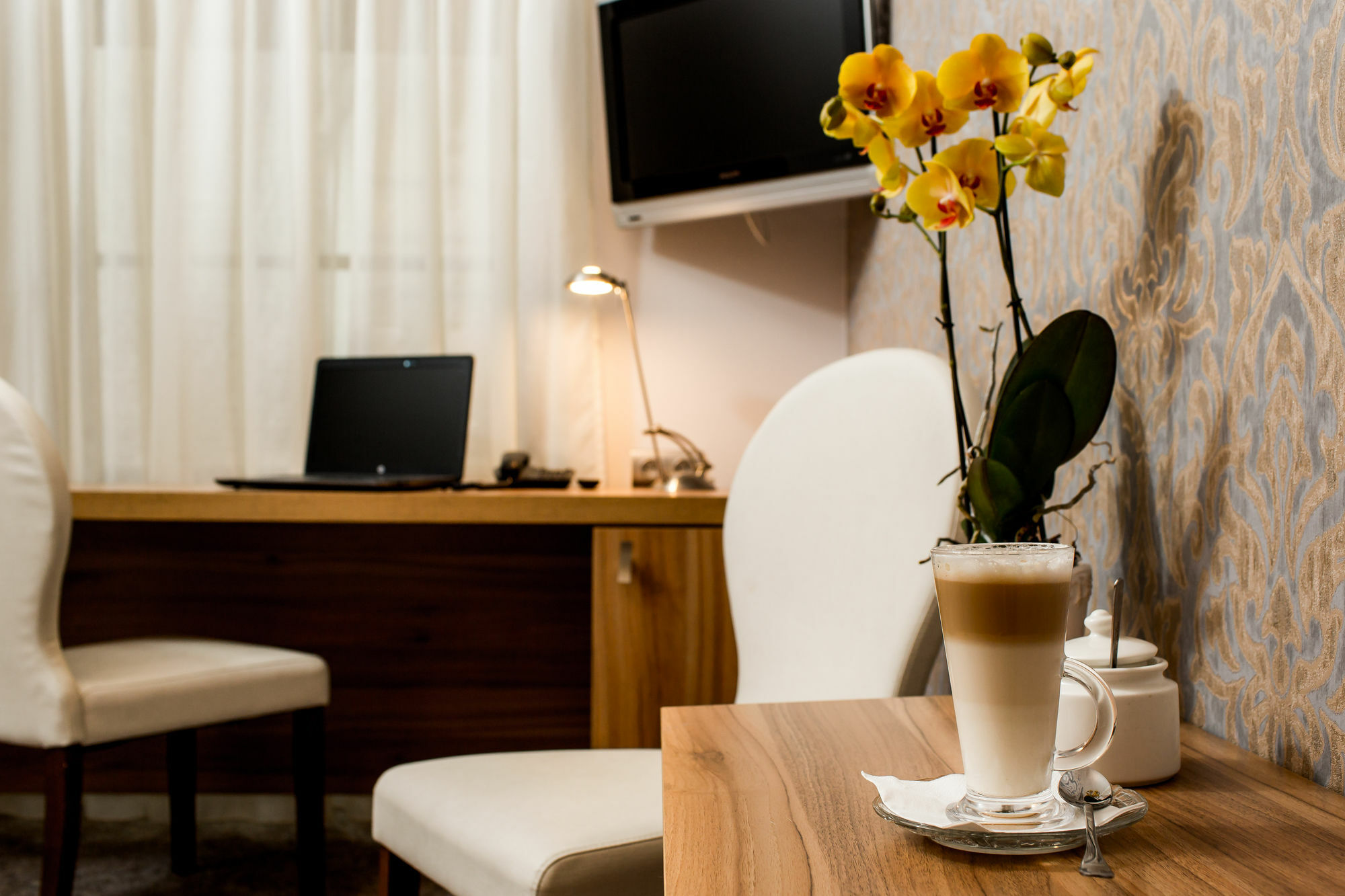 Tulip Hotels - Wroclaw Patio ภายนอก รูปภาพ