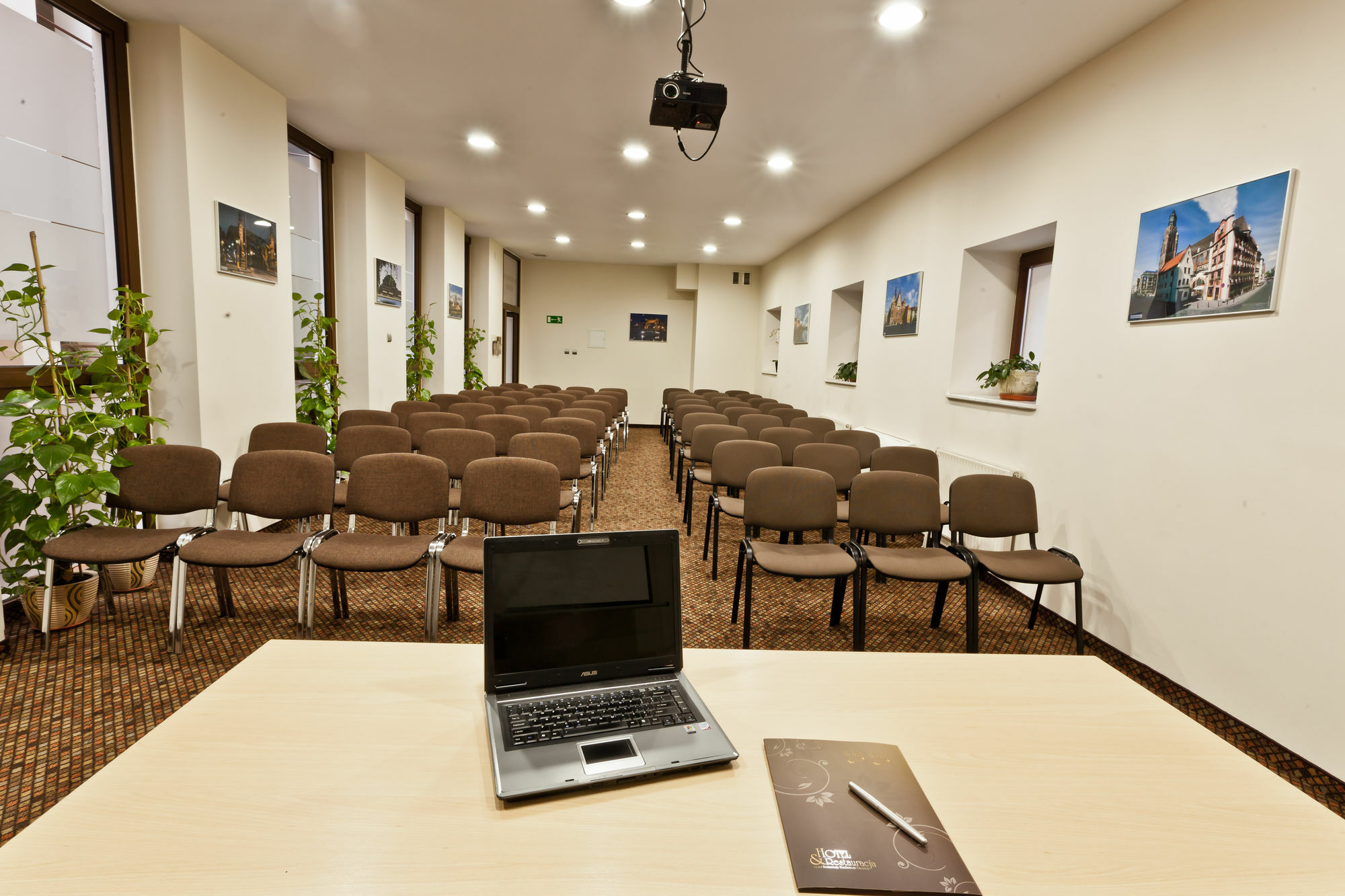Tulip Hotels - Wroclaw Patio ภายนอก รูปภาพ