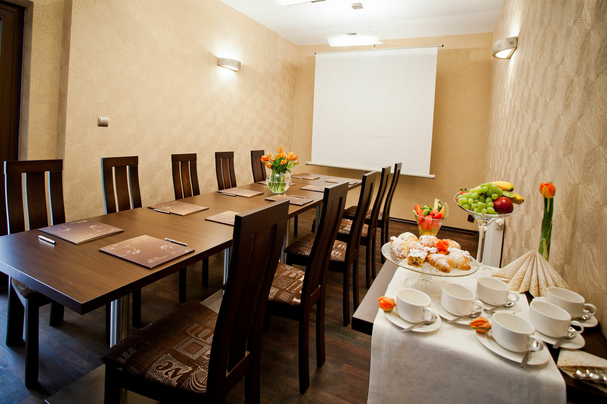 Tulip Hotels - Wroclaw Patio ภายนอก รูปภาพ