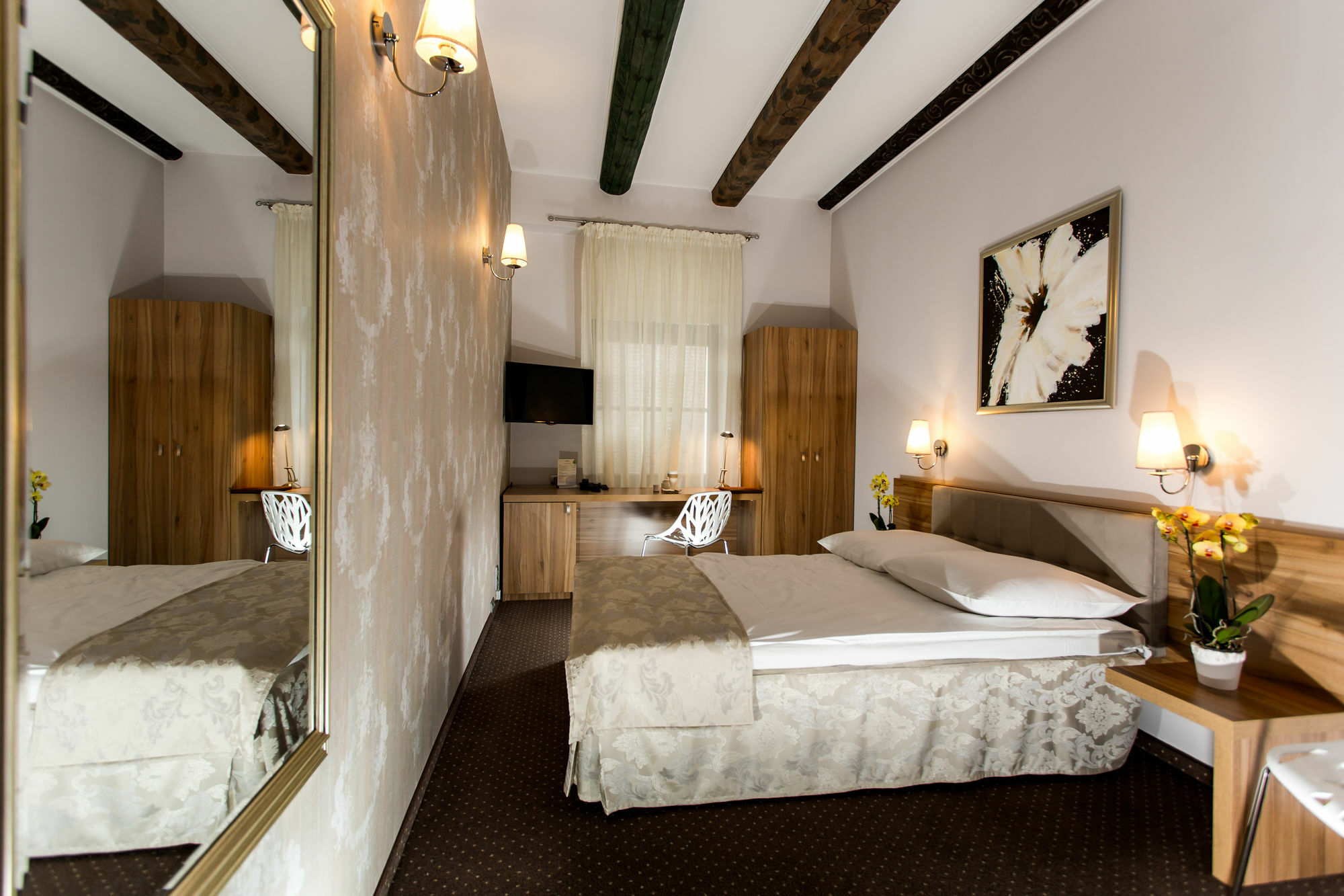 Tulip Hotels - Wroclaw Patio ภายนอก รูปภาพ